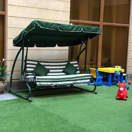 Hotel & Apartments California エレバン エクステリア 写真