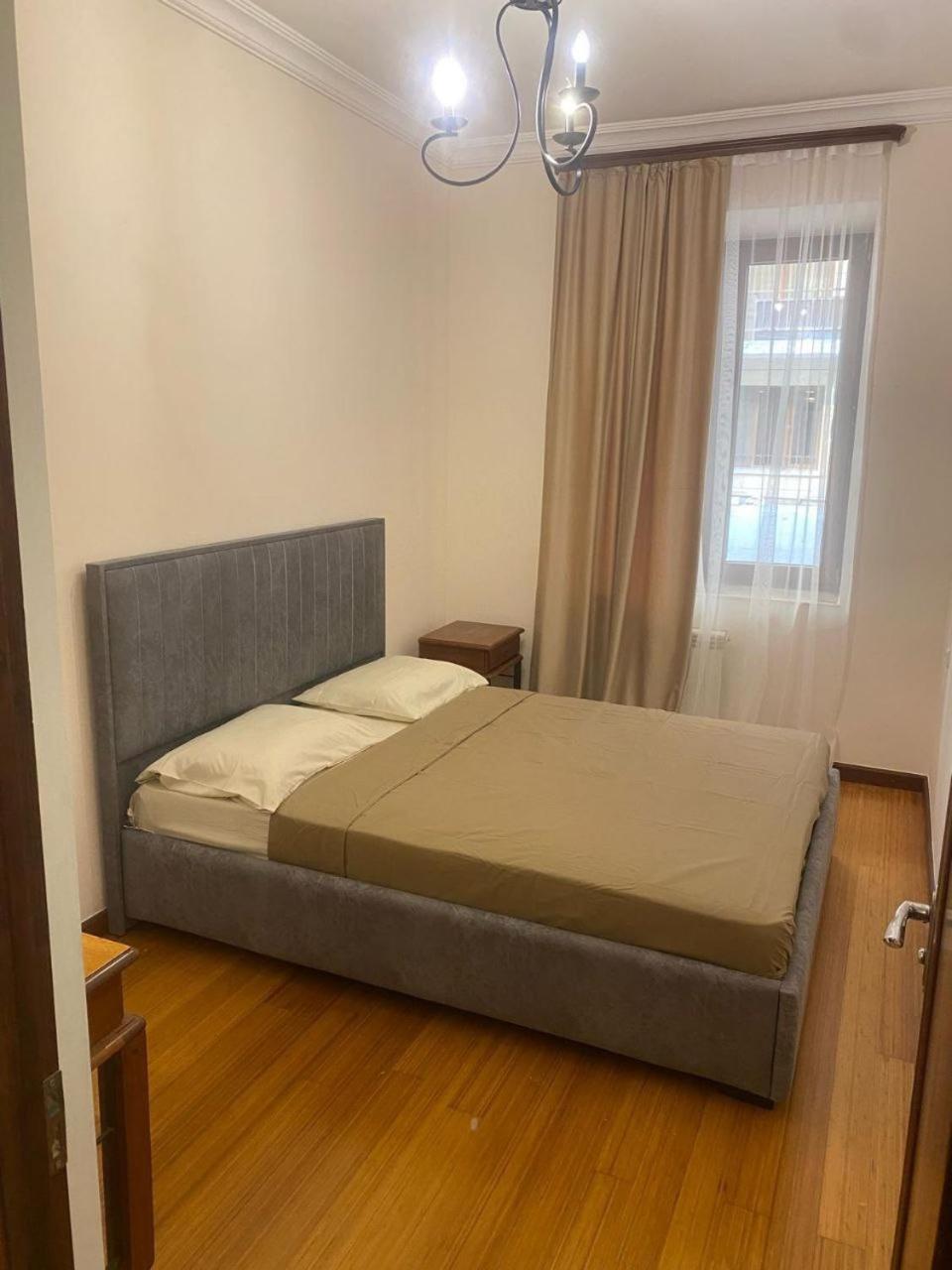 Hotel & Apartments California エレバン エクステリア 写真
