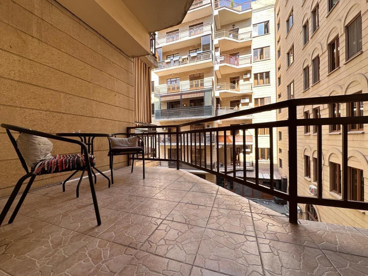 Hotel & Apartments California エレバン エクステリア 写真