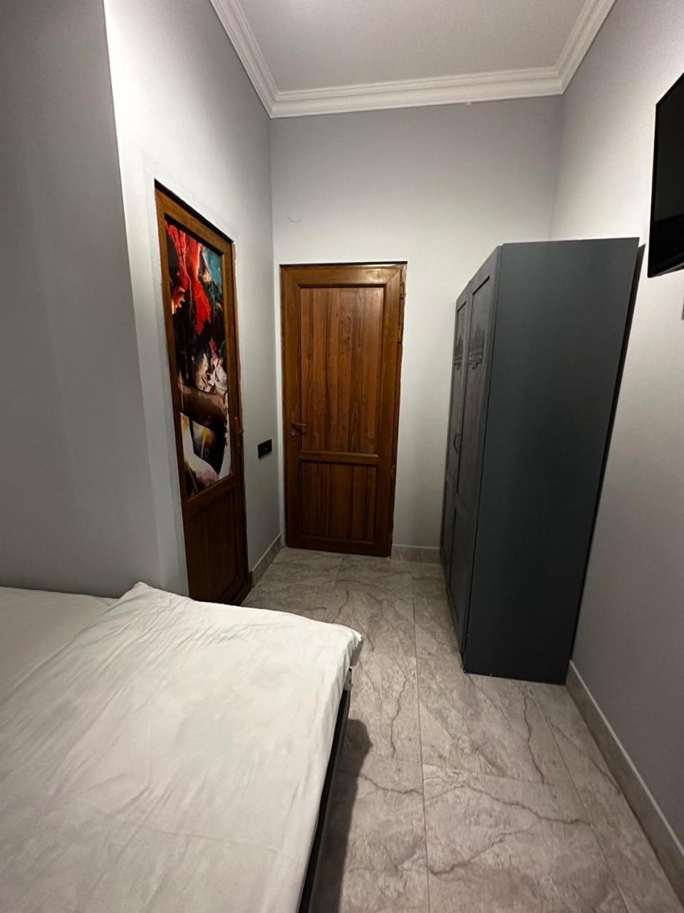 Hotel & Apartments California エレバン エクステリア 写真