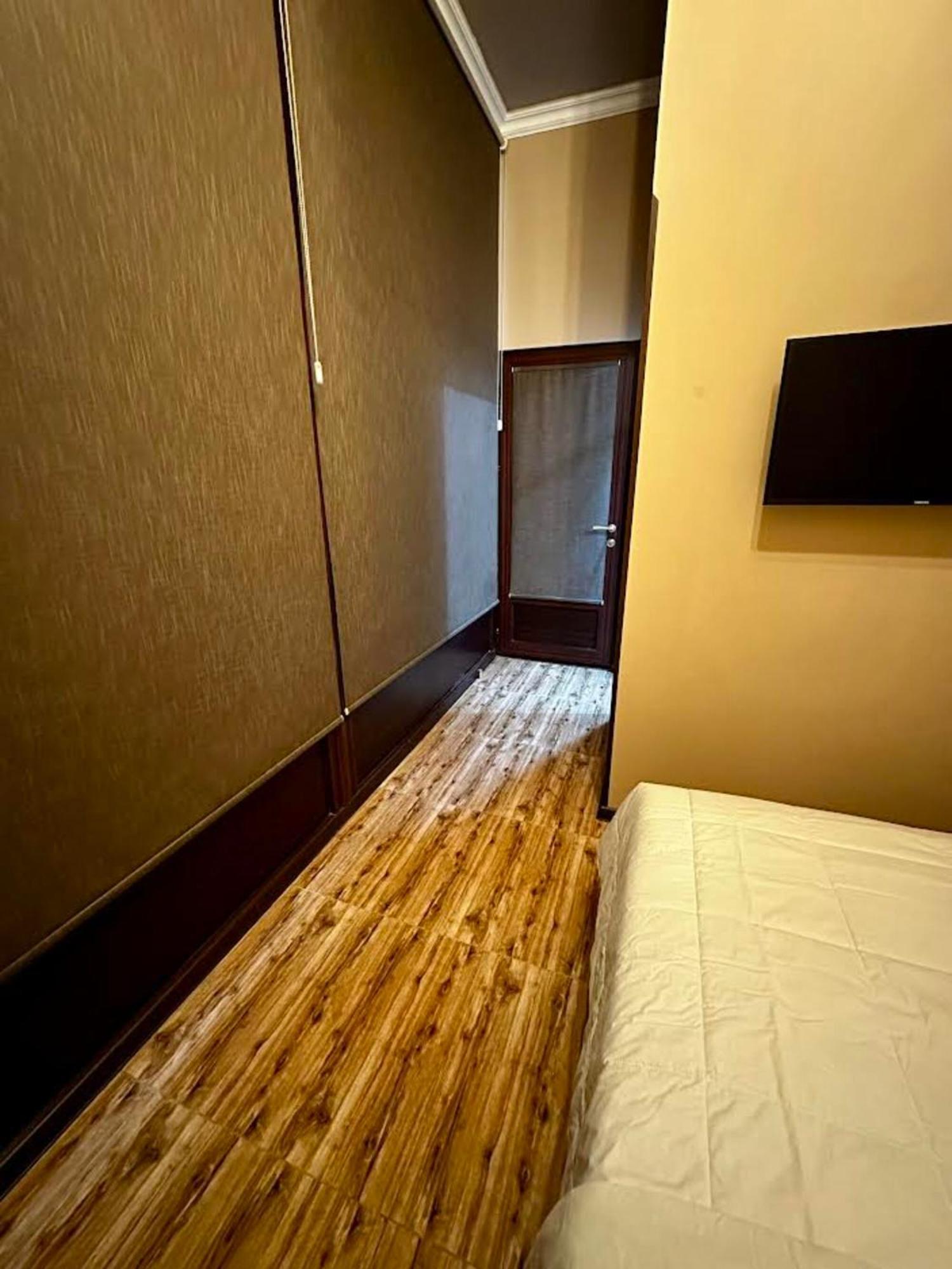 Hotel & Apartments California エレバン エクステリア 写真